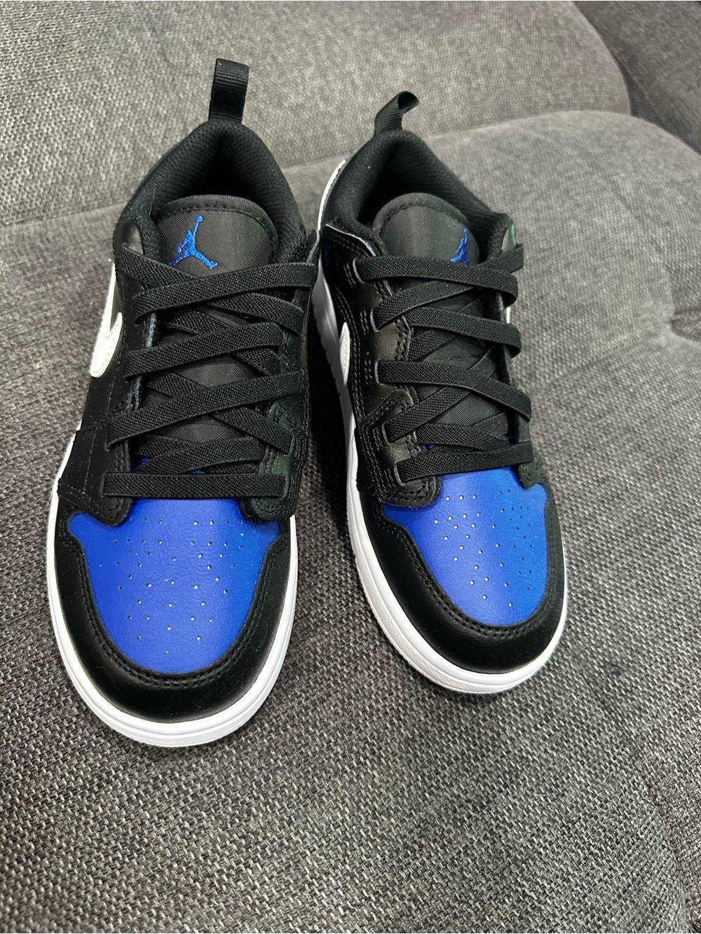 Jordan Boys' Low Top Sneakers in Black & Blue Size 3Y